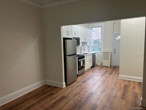 88-23 85th St in Queens, NY - Foto de edificio - Building Photo