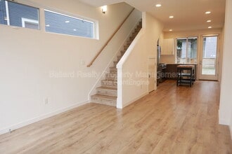 2444 NW 64th St in Seattle, WA - Building Photo - Building Photo