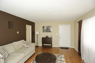 Brownstone Apartments in Overland Park, KS - Building Photo - Interior Photo