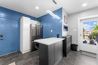 5601 McCandless Ave, Unit 2 in Pittsburgh, PA - Building Photo - Building Photo