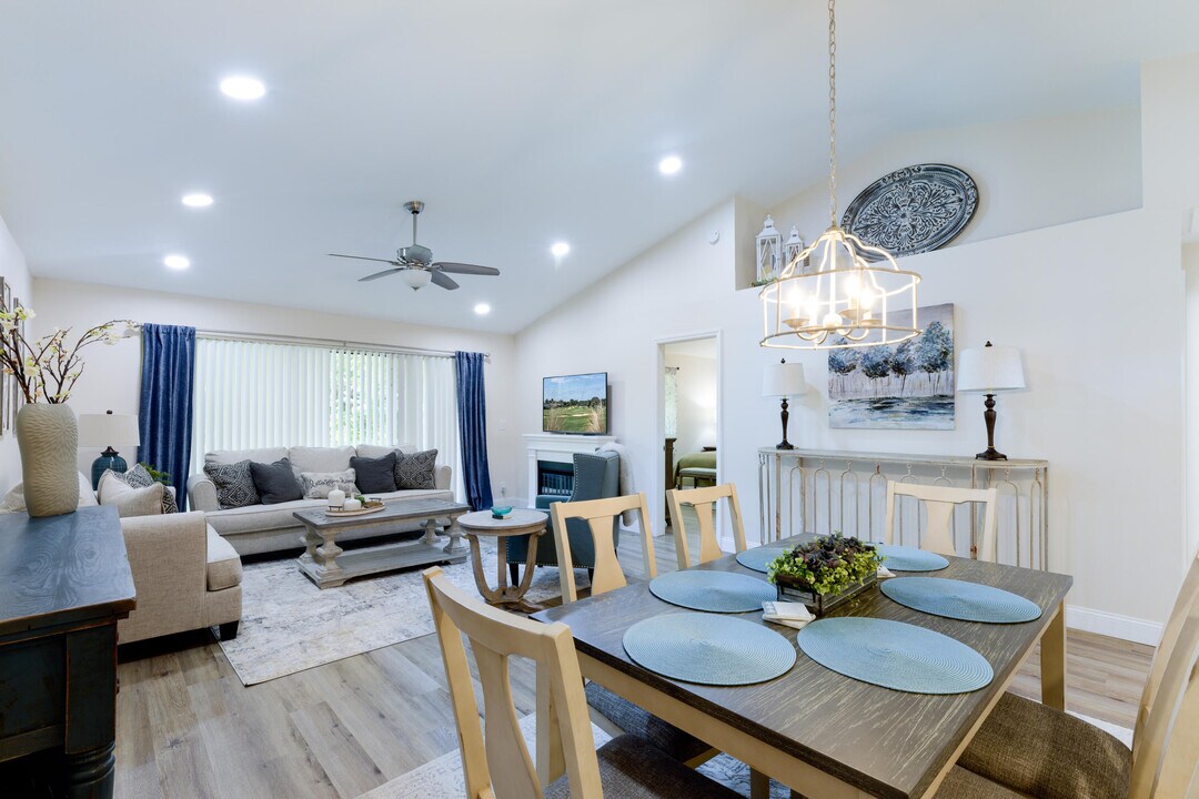 830 Club Dr in West Palm Beach, FL - Building Photo