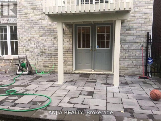 property at 103 Castleglen Blvd