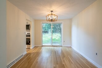 10 Colburn St in Waltham, MA - Building Photo - Building Photo
