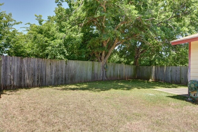 410 Vista W Ct, Unit 410 Vista West Ct Unit A in Bastrop, TX - Foto de edificio - Building Photo