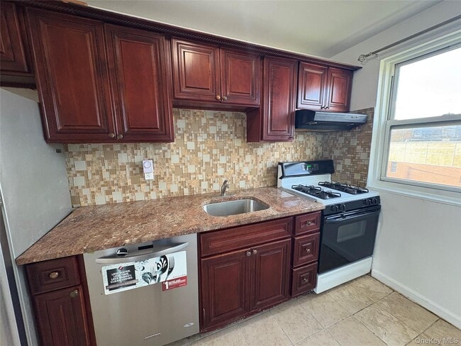 245-39-24576 76th Ave in Queens, NY - Building Photo - Building Photo