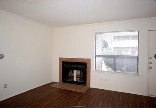 1900 Dartmouth St, Unit G4 in College Station, TX - Foto de edificio - Building Photo