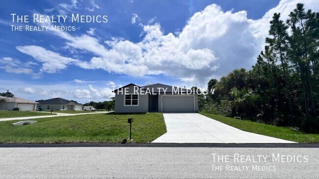 3175 Torrence Ave SE in Palm Bay, FL - Building Photo - Building Photo