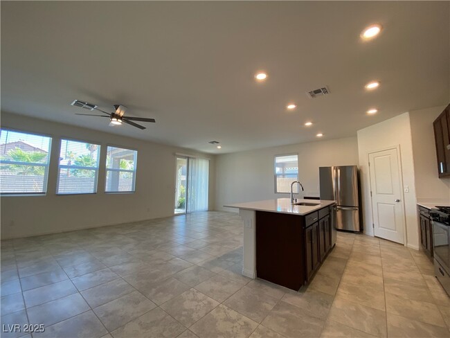 5746 Prima St in Las Vegas, NV - Building Photo - Building Photo