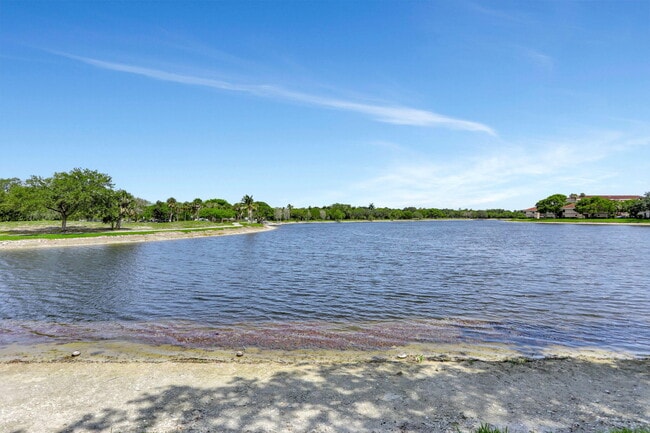 2850 Carambola Cir S in Coconut Creek, FL - Foto de edificio - Building Photo