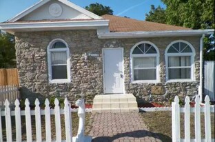 1310 W 25th St in West Palm Beach, FL - Building Photo