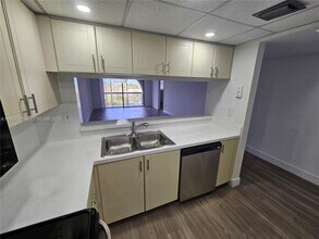 10255 NW 9th St Cir in Miami, FL - Building Photo - Building Photo