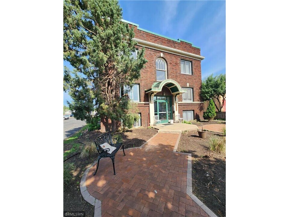 2737 Blaisdell Ave in Minneapolis, MN - Building Photo