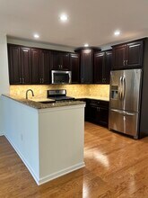 124 Center Meadow Ln in Danbury, CT - Building Photo - Building Photo