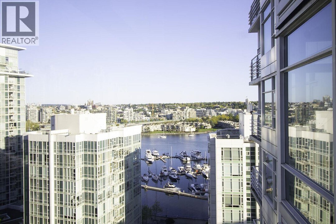 198 Aquarius Mews in Vancouver, BC - Building Photo