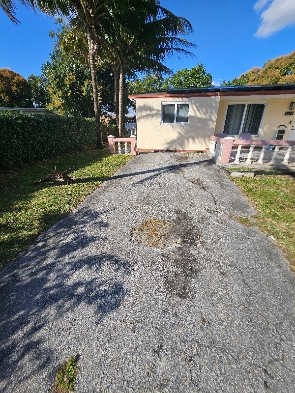 6541 SW 8th St in Pembroke Pines, FL - Building Photo - Building Photo