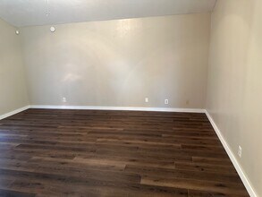 1028 Woodruff St in San Angelo, TX - Foto de edificio - Building Photo
