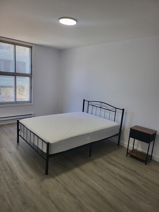 4053 Saint Laurent Boul in Montréal, QC - Building Photo