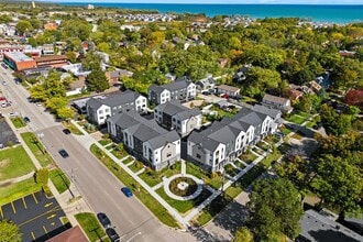 Bloom Street Townhomes in Highland Park, IL - Building Photo - Building Photo