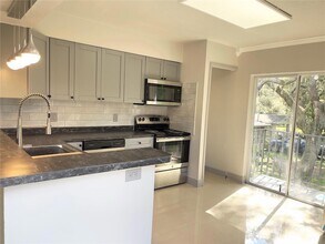 7919 Lakeshore Dr in Tampa, FL - Foto de edificio - Building Photo