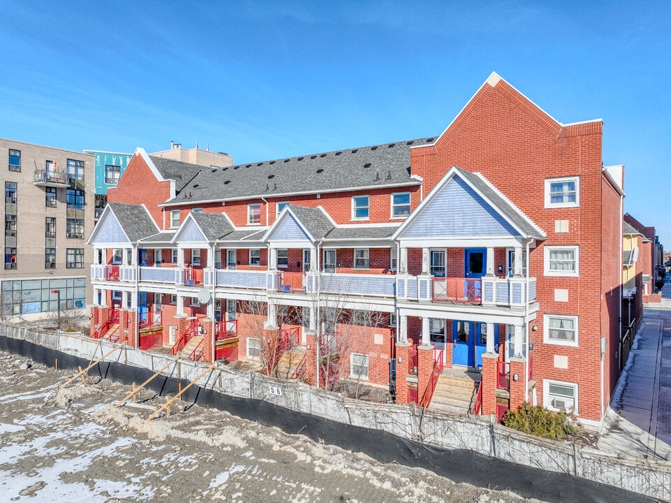 10 Elsinore Path in Toronto, ON - Building Photo