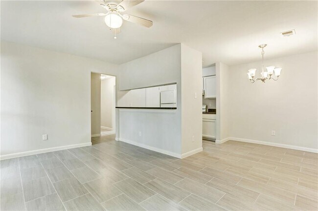 6800 Wentworth Dr in Austin, TX - Building Photo - Building Photo