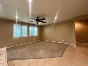 2126 N Lindsay Ct in Visalia, CA - Building Photo - Building Photo