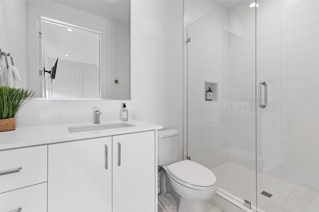 property at 4305 Roseland Ave