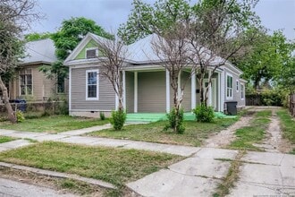 517 Hicks Ave in San Antonio, TX - Foto de edificio - Building Photo
