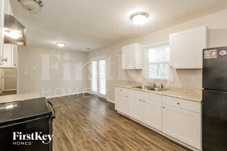 5233 Maple Valley Rd SW in Mableton, GA - Foto de edificio - Building Photo