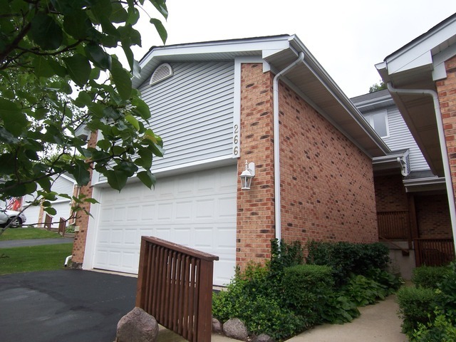 266 Charlotte Ct in Cary, IL - Building Photo