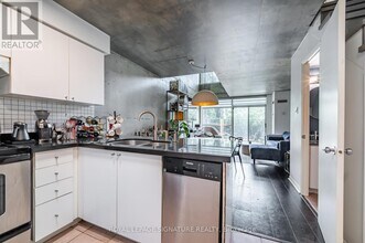 954 King St W in Toronto, ON - Building Photo - Building Photo