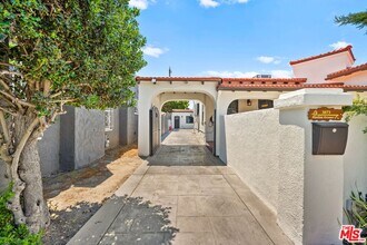 3871 Roxton Ave in Los Angeles, CA - Building Photo - Building Photo