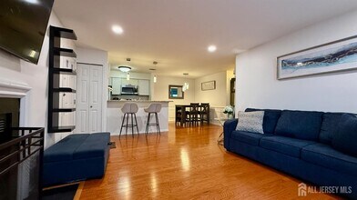 76 Crosspointe Dr in East Brunswick, NJ - Building Photo - Building Photo