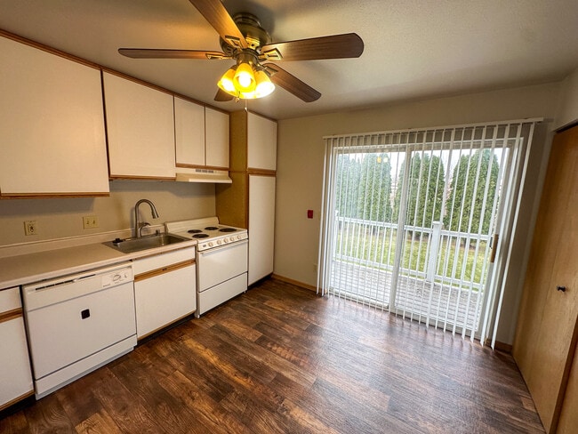 2029 Green Valley Dr, Unit 2029 Green Valley