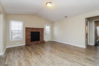 796 Indian Lake Dr in Lilburn, GA - Foto de edificio - Building Photo