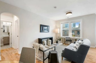 659 W Wrightwood Ave, Unit 300 in Chicago, IL - Building Photo - Building Photo