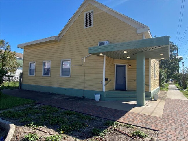 2627 Avenue L in Galveston, TX - Building Photo - Building Photo