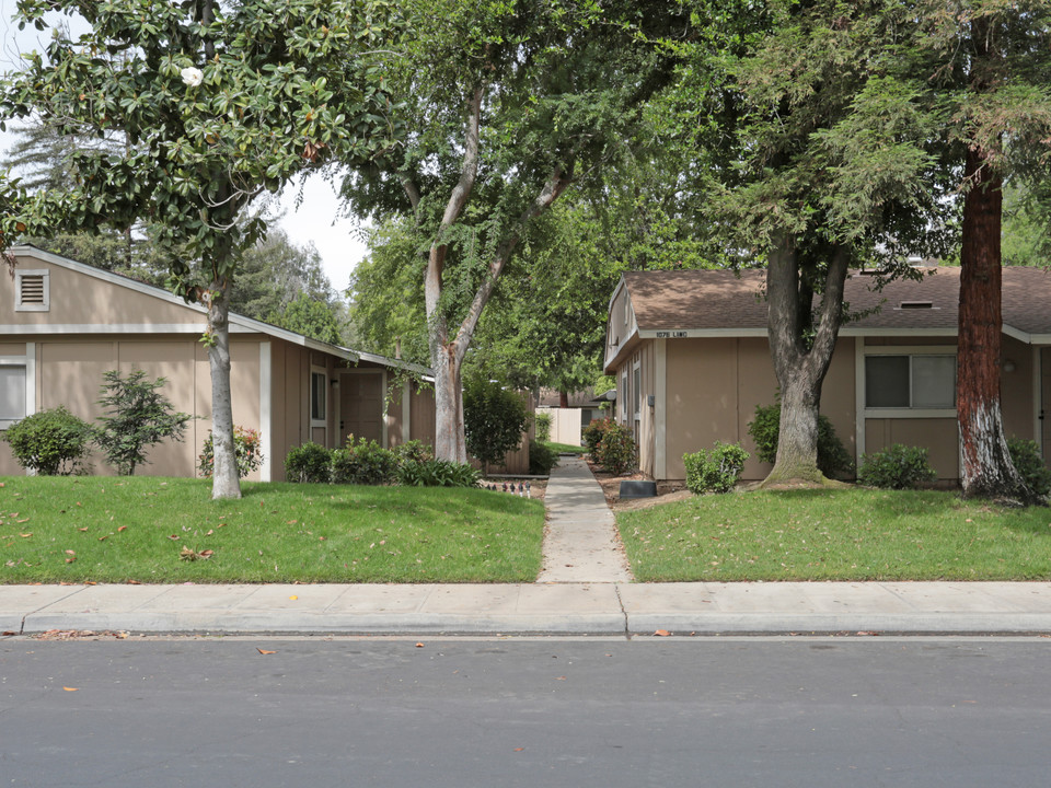 Sierra Meadows in Clovis, CA - Foto de edificio