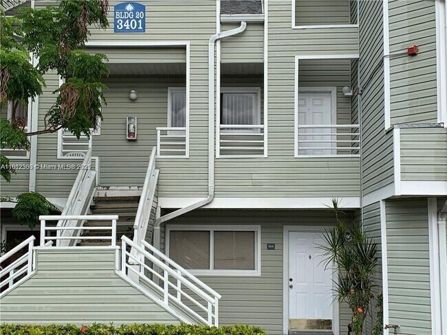 3401 NW 44th St in Lauderdale Lakes, FL - Building Photo - Building Photo