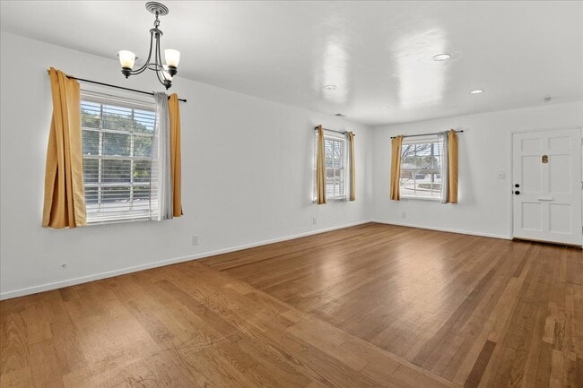 8214 Creighton Ave in Los Angeles, CA - Building Photo - Building Photo