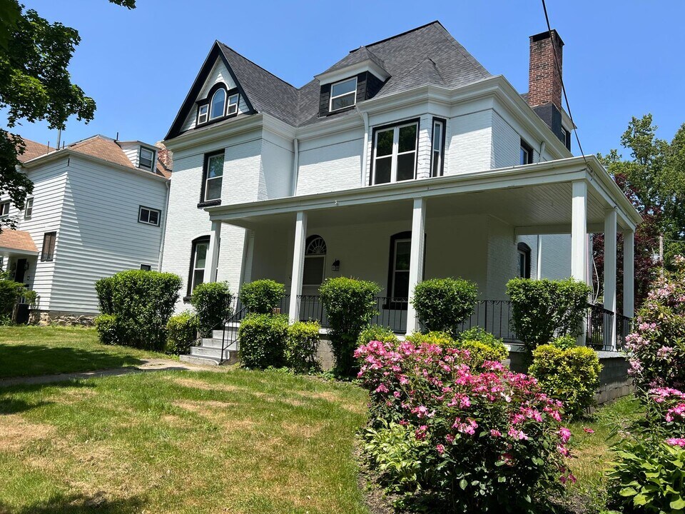 633 Maple Ln in Sewickley, PA - Building Photo