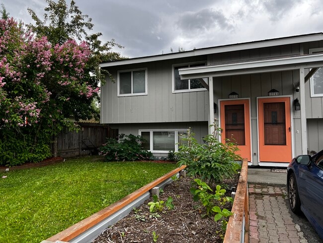 12741 Tanada Loop, Unit 12739 Tanada Loop in Anchorage, AK - Foto de edificio - Building Photo