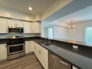 14934 Burbank Blvd in Los Angeles, CA - Building Photo - Building Photo