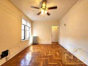 35-07 32nd St in Queens, NY - Building Photo - Building Photo