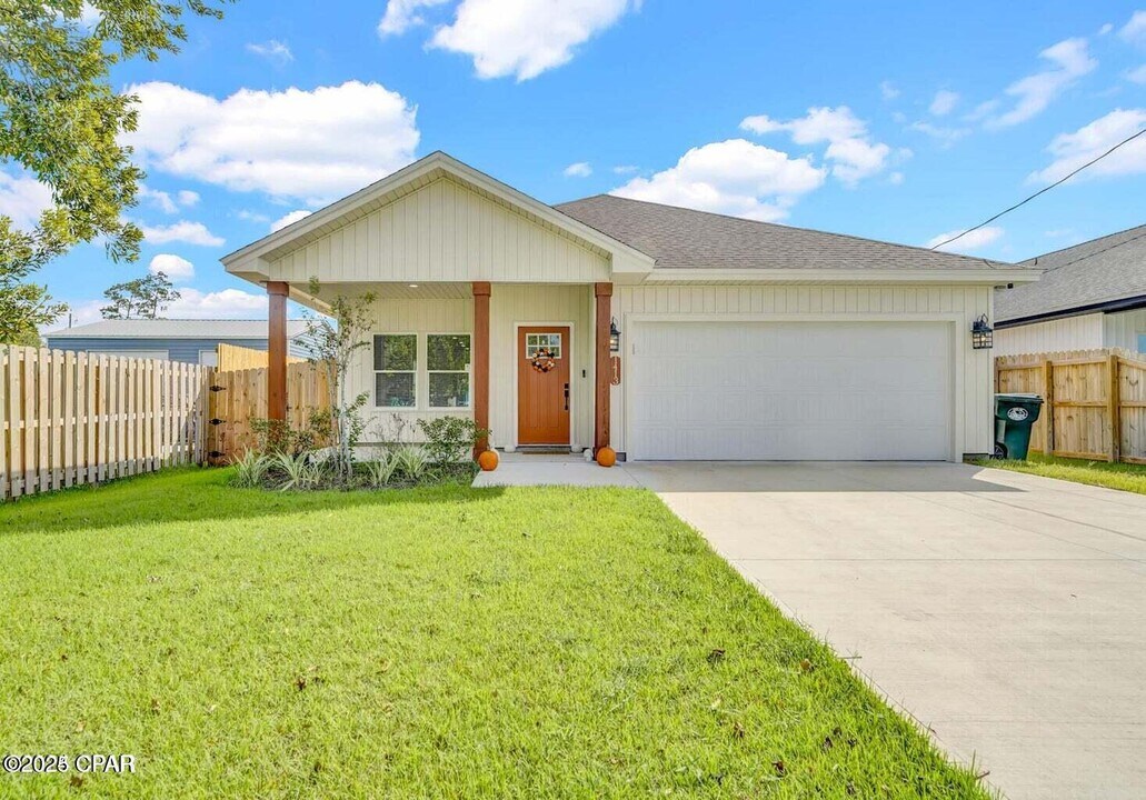 1413 Wyoming Ave in Lynn Haven, FL - Building Photo