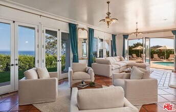 3453 Coast View Dr in Malibu, CA - Building Photo - Building Photo