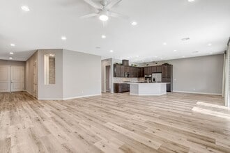 365 Sapphire Rock Ave in Las Vegas, NV - Building Photo - Building Photo