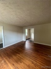1302 Roanoke Ave in Hopewell, VA - Foto de edificio - Building Photo
