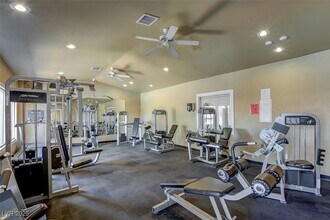 5240 Indian River Dr, Unit 275 in Las Vegas, NV - Building Photo - Building Photo