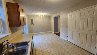 225 Maple Leaf Ln in Nicholasville, KY - Building Photo